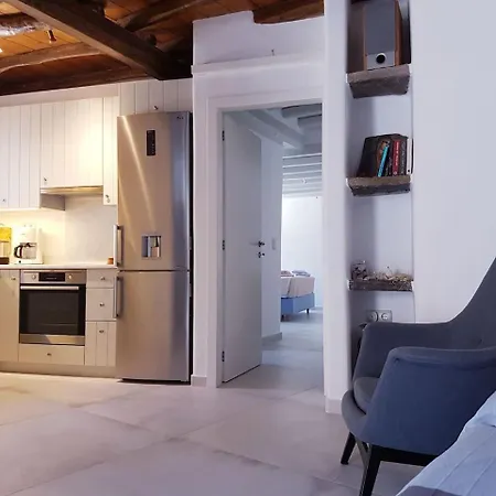 Eric's Retreat, Cosy, Spacious 60m2, Sunset View. Parasporos