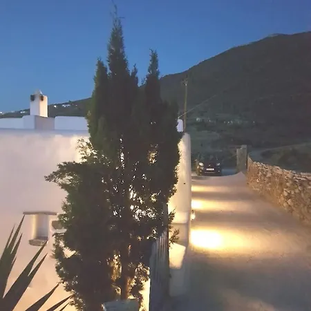 Eric's Retreat, Cosy, Spacious 60m2, Sunset View. Holiday home Parasporos