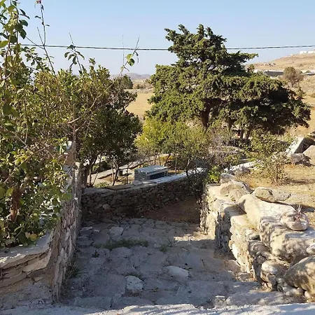 Eric's Retreat, Cosy, Spacious 60m2, Sunset View. Holiday home Parasporos